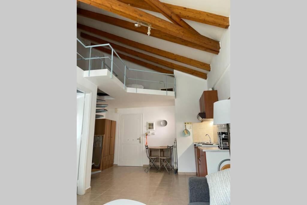 Attic Studio Stay Каламата Екстер'єр фото