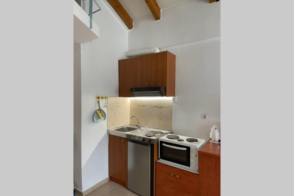 Attic Studio Stay Каламата Екстер'єр фото