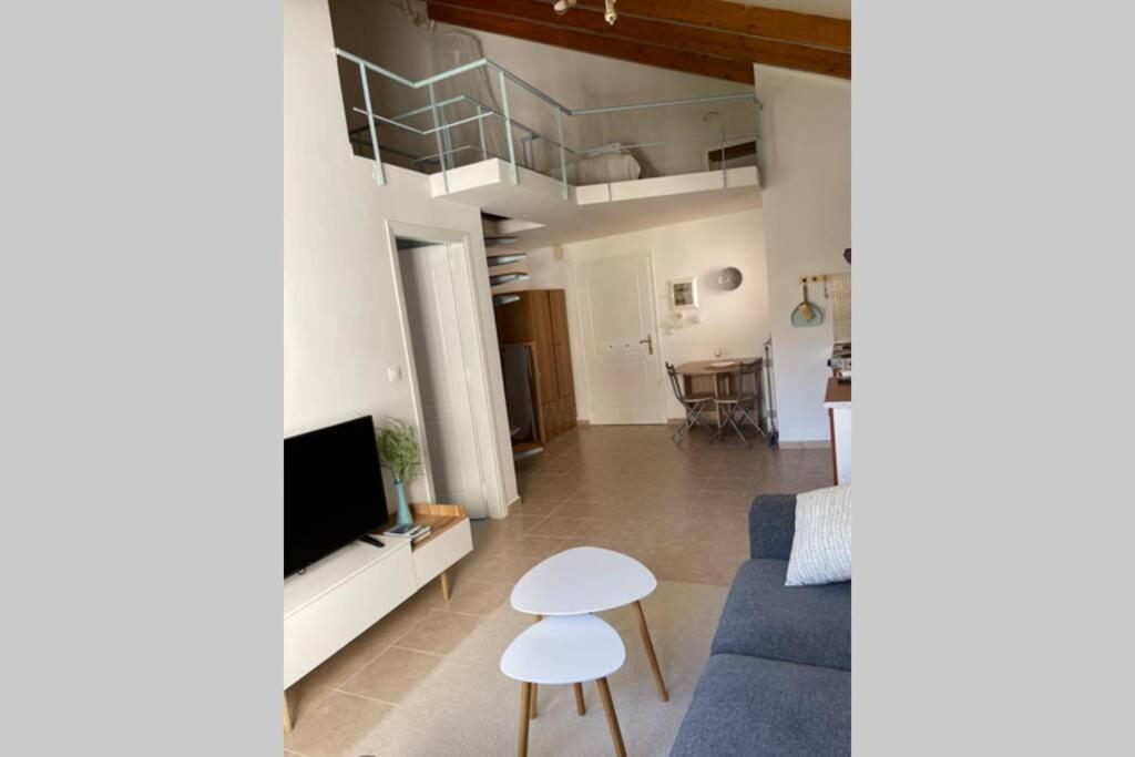 Attic Studio Stay Каламата Екстер'єр фото